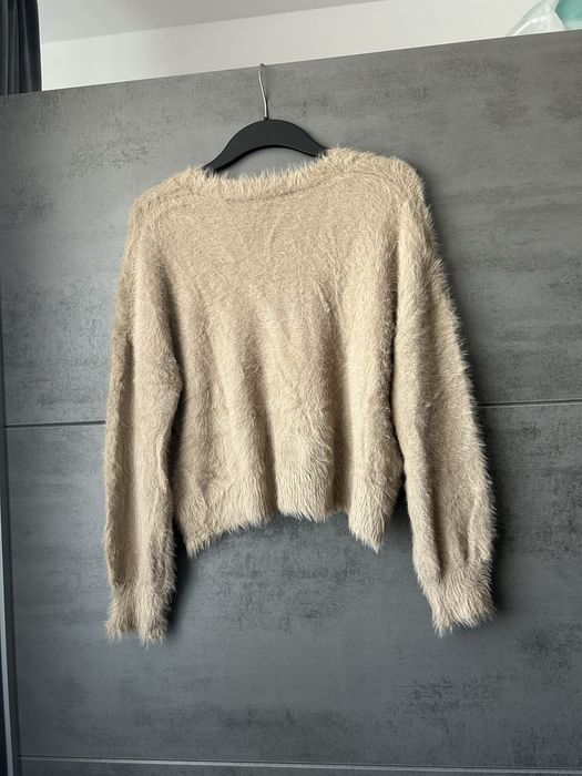 Nowy włochaty sweter kardigan M 38 dekolt V w serek, rozpinany