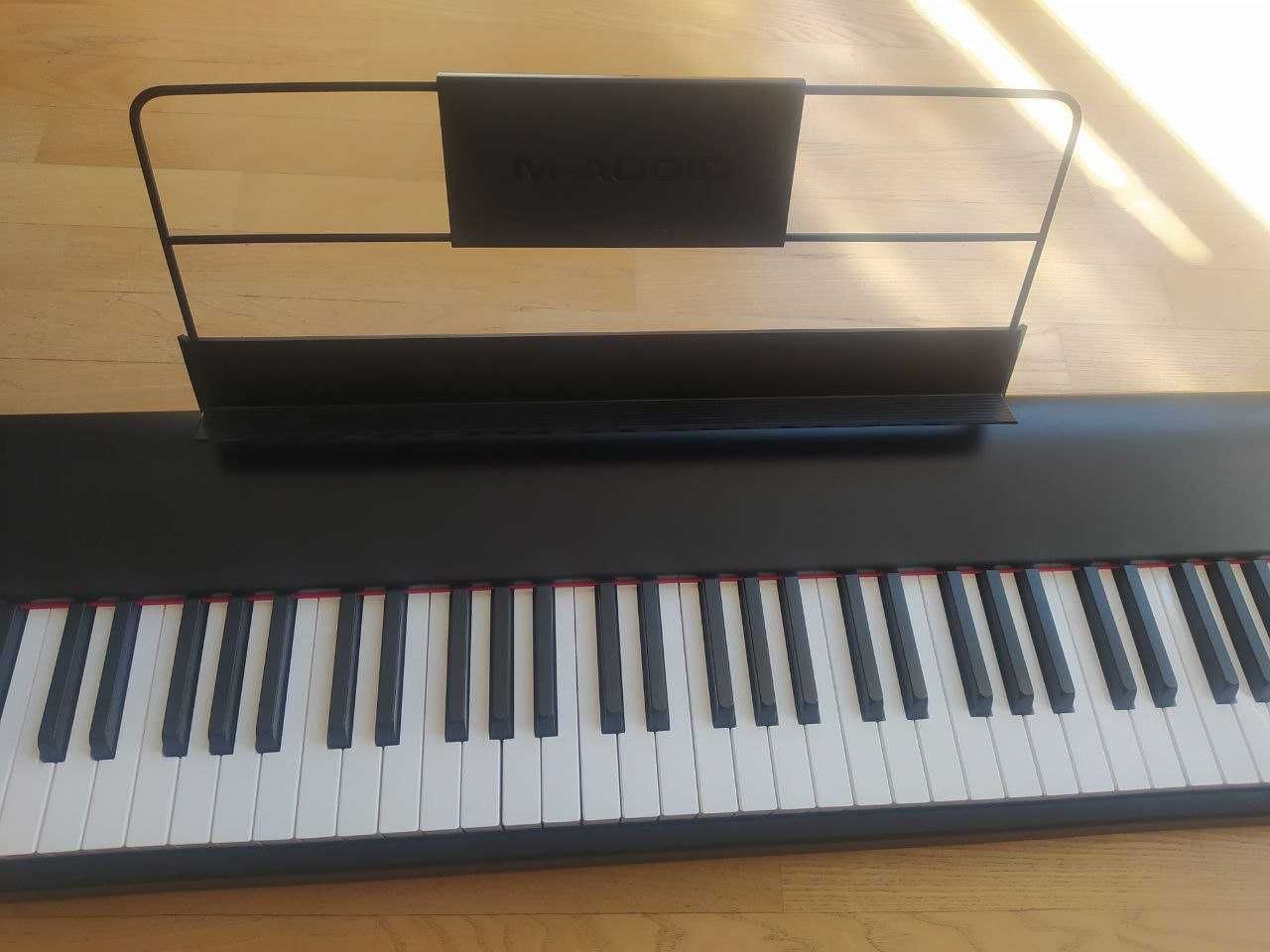 MIDI-клавіатура M-Audio HAMMER88 з підставкою Soundking DF018