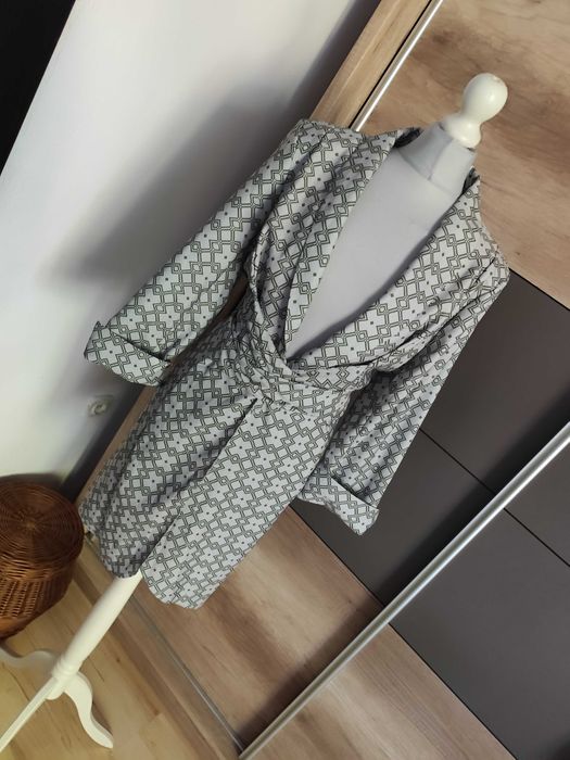 Elegancka wzorzysta sukienka r.46