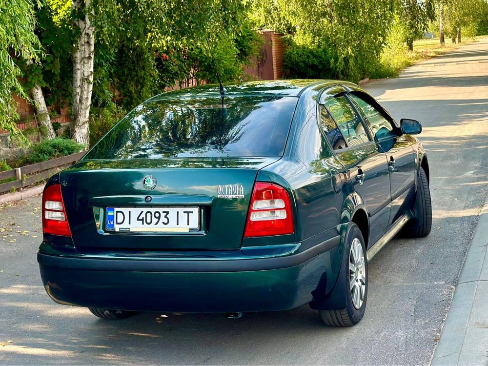 Продам хорошу машину Шкода Октавія 1.8 газ бензин
