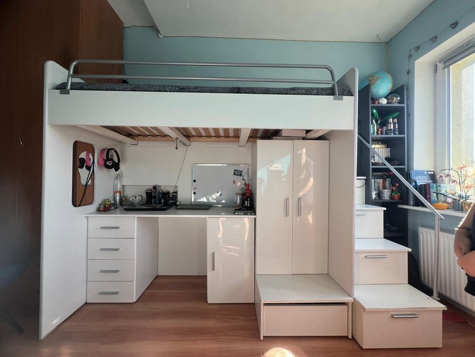 Świetne łóżko piętrowe z biurkiem i szafkami