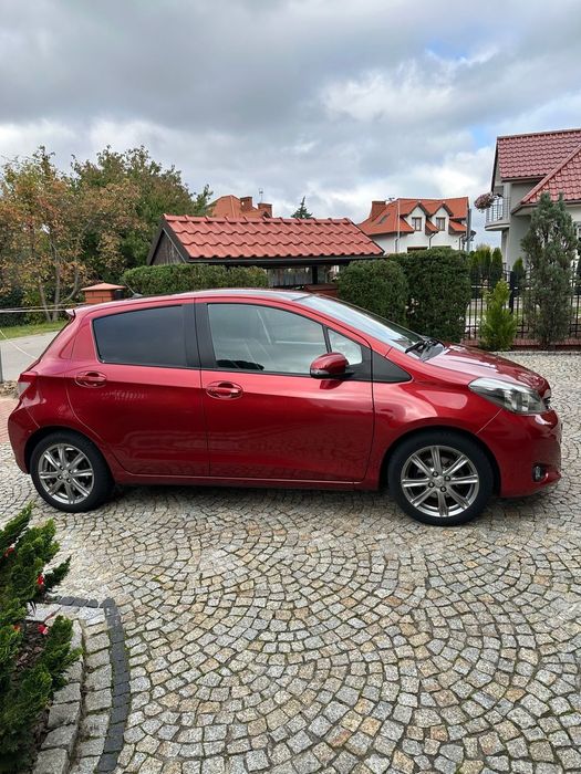 Toyota Yaris bogate wyposażenie, niski przebieg