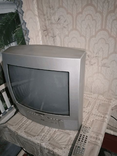 Телевизор +DVD два в одном.