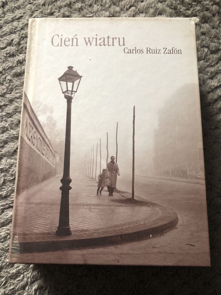 Carlos Ruiz Zafón "Cień wiatru"