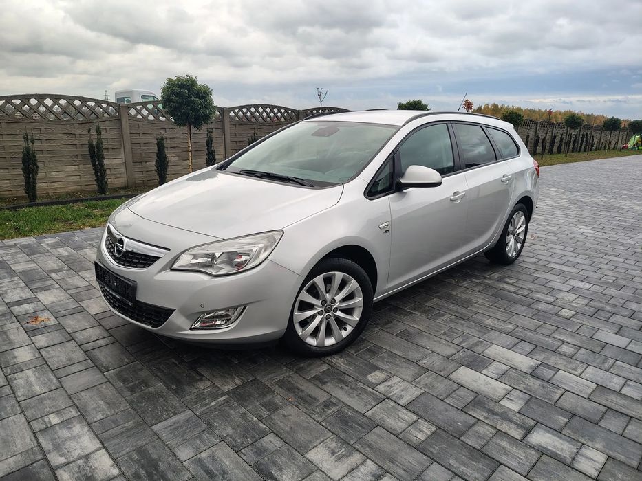 Opel Astra **Półskóry**Parktroniki**