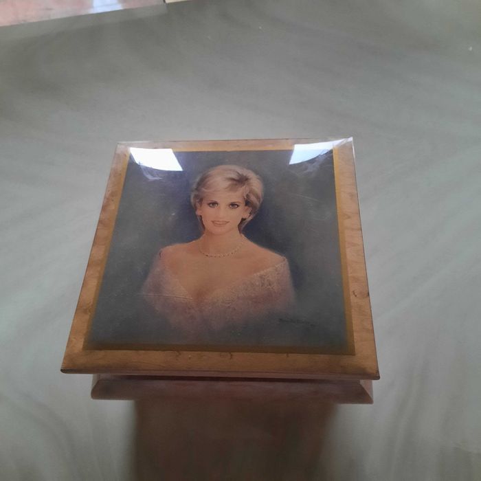 piękna szkatułka Księżna Diana