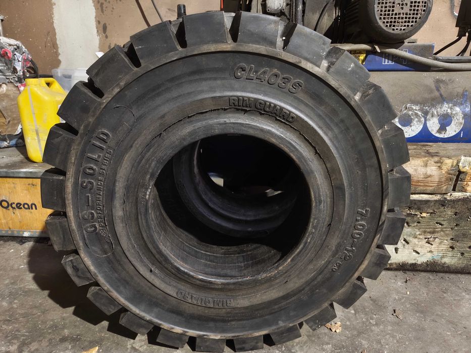 Opony do wózka widłowego  SOLID PEŁNE NOWE 7.00-12 /5.0 F-VAT 2 sztuki