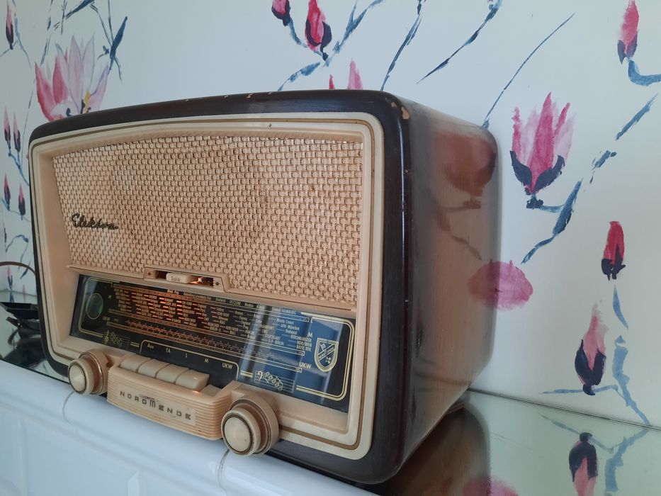 Radio z lat 50-tych Elektra Nordmende retro