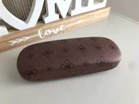 brązowe eleganckie etui na okulary
