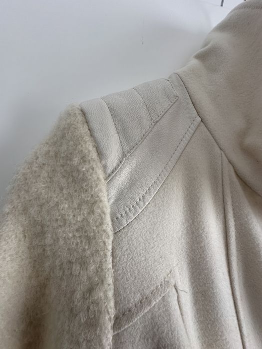 Casaco Guess cor pérola, tamanho M