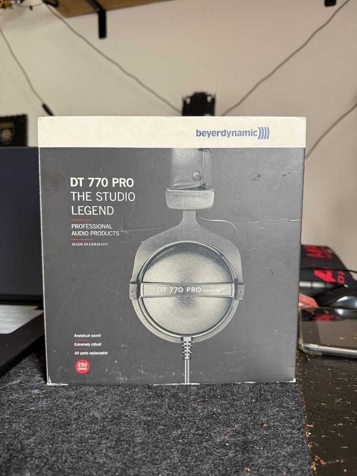Beyerdynamic DT 770 Pro – 250 Ohm – Auscultadores de Estúdio