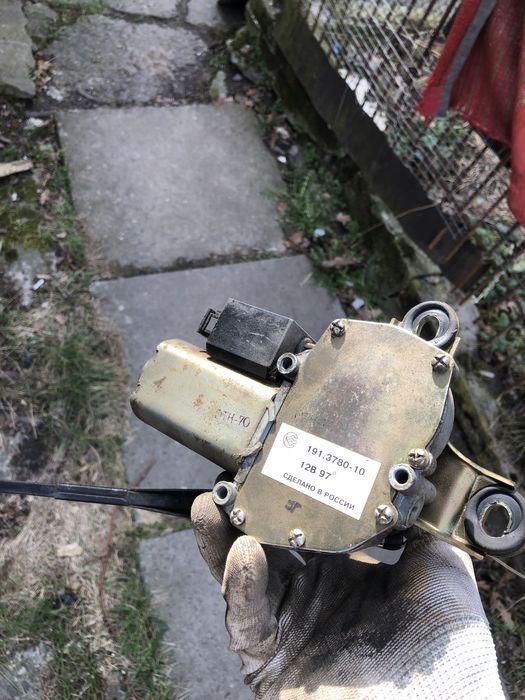 Моторчик з щіткою заднього склоочисника ваз 2112