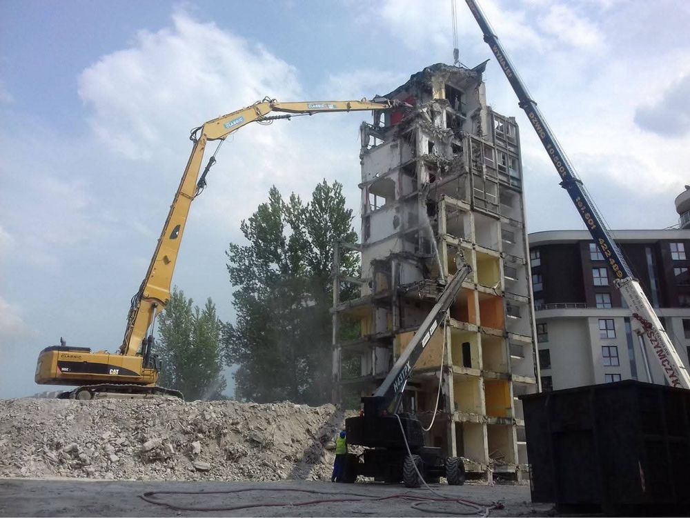 Wynajem koparki do wyburzeń - transport - na terenie całego kraju