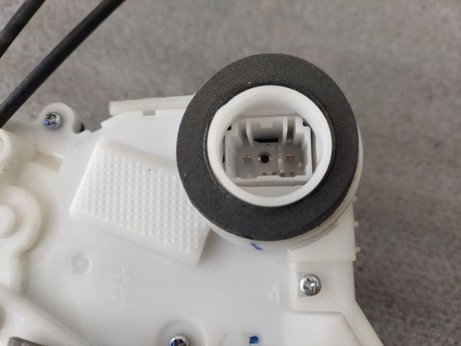 Fechadura / fecho porta frente direito TOYOTA Yaris (_P13_)