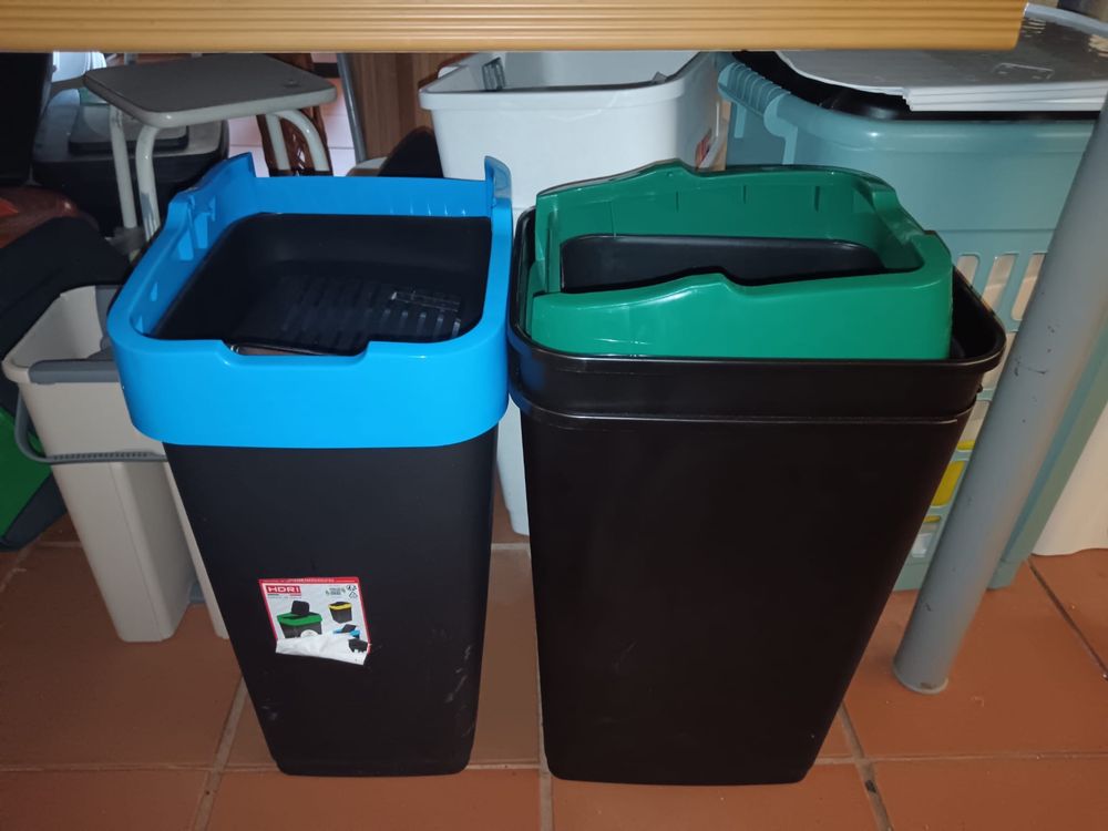 Baldes, caixas e caixotes do lixo