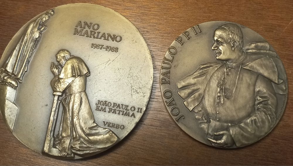 2 medalhas comemorativas de Sua Santidade o Papa João Paulo II