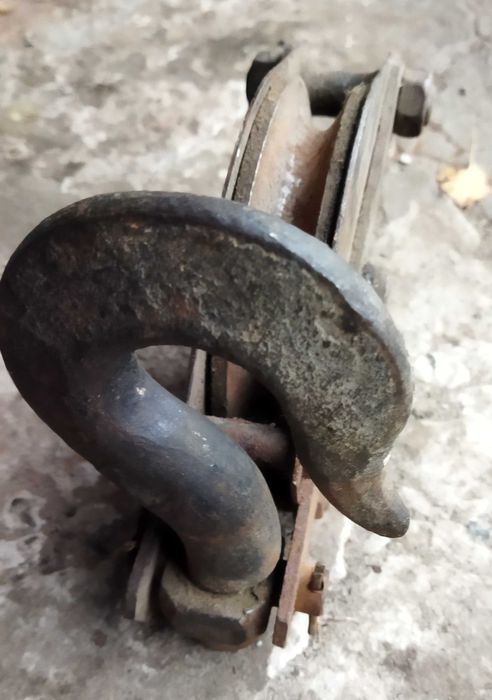 продам блок метолический с крюком вхорошем сохране