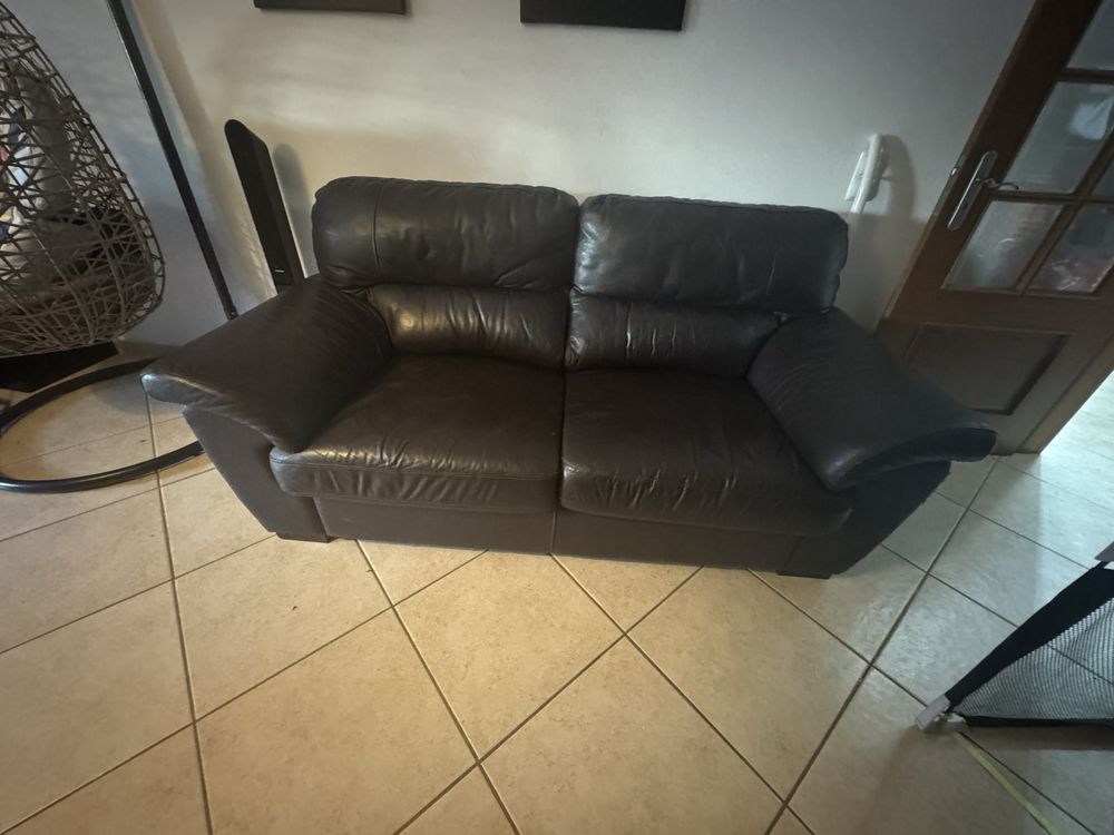 Roupeiros e sofa