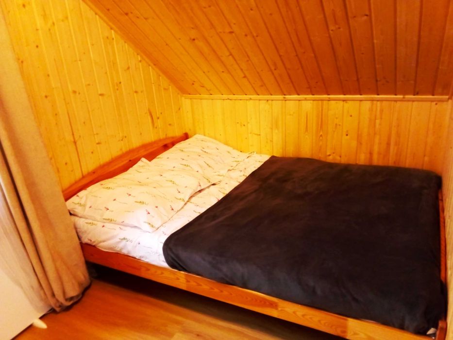 Domek drewniany w górach z pięknym widokiem, tarasem