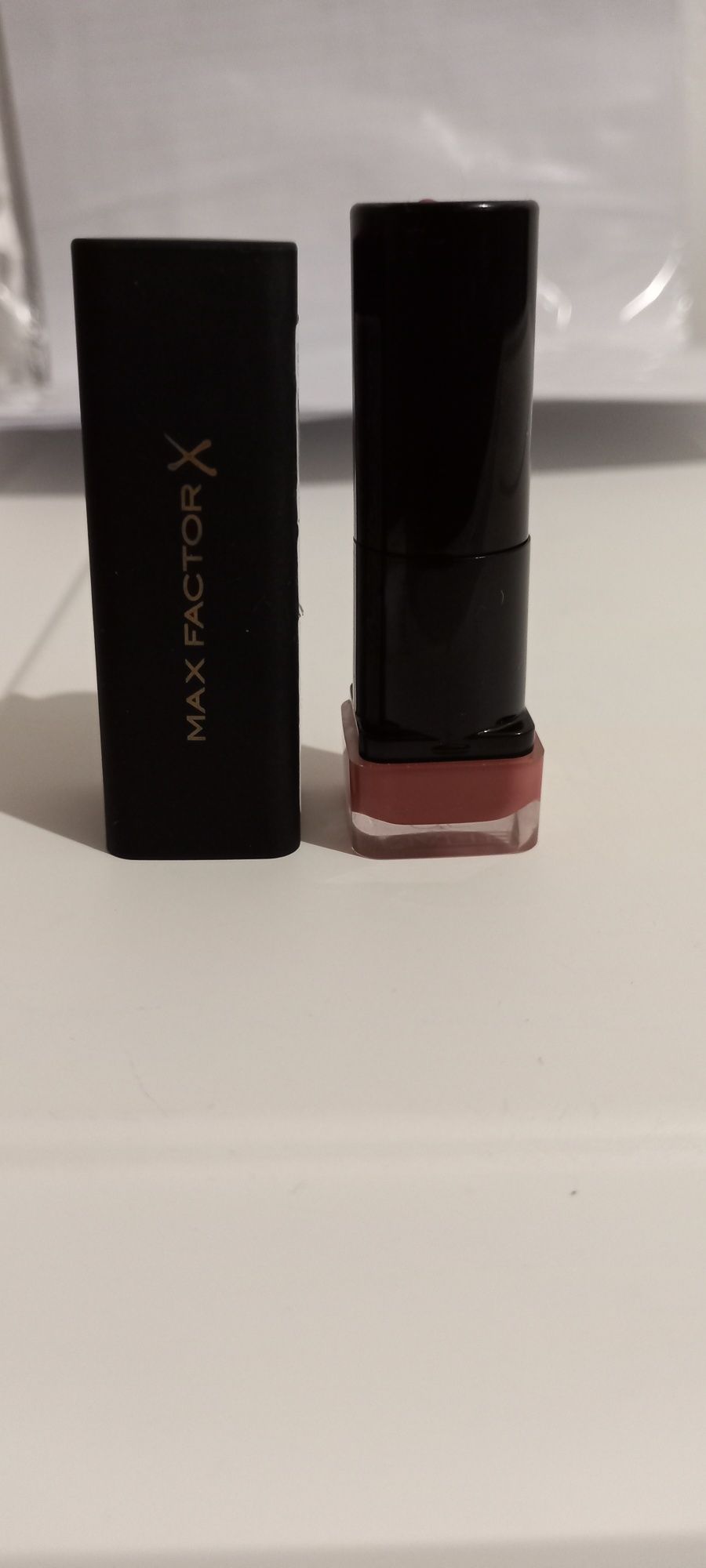 Max Factor Velvet Mattes матуюча помад