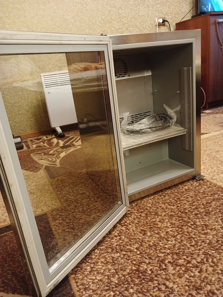 Холодильник,  витрина для кафе
