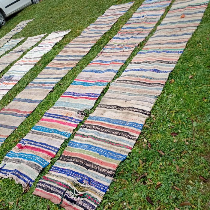 Старовинні доріжки (хідники) та верета (покривало).