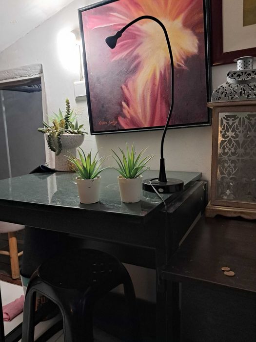 SOTÃO SOLTEIRO.Metro Chiado. CentroLisboa.Está DISPONÍVEL.