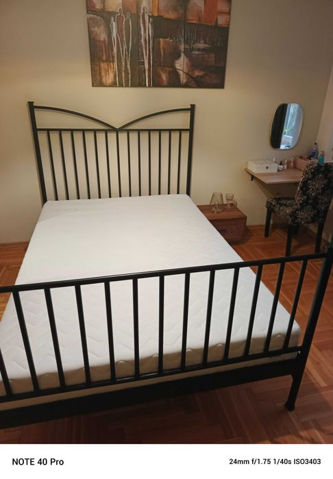 Sprzedam łóżko z nowym materacem