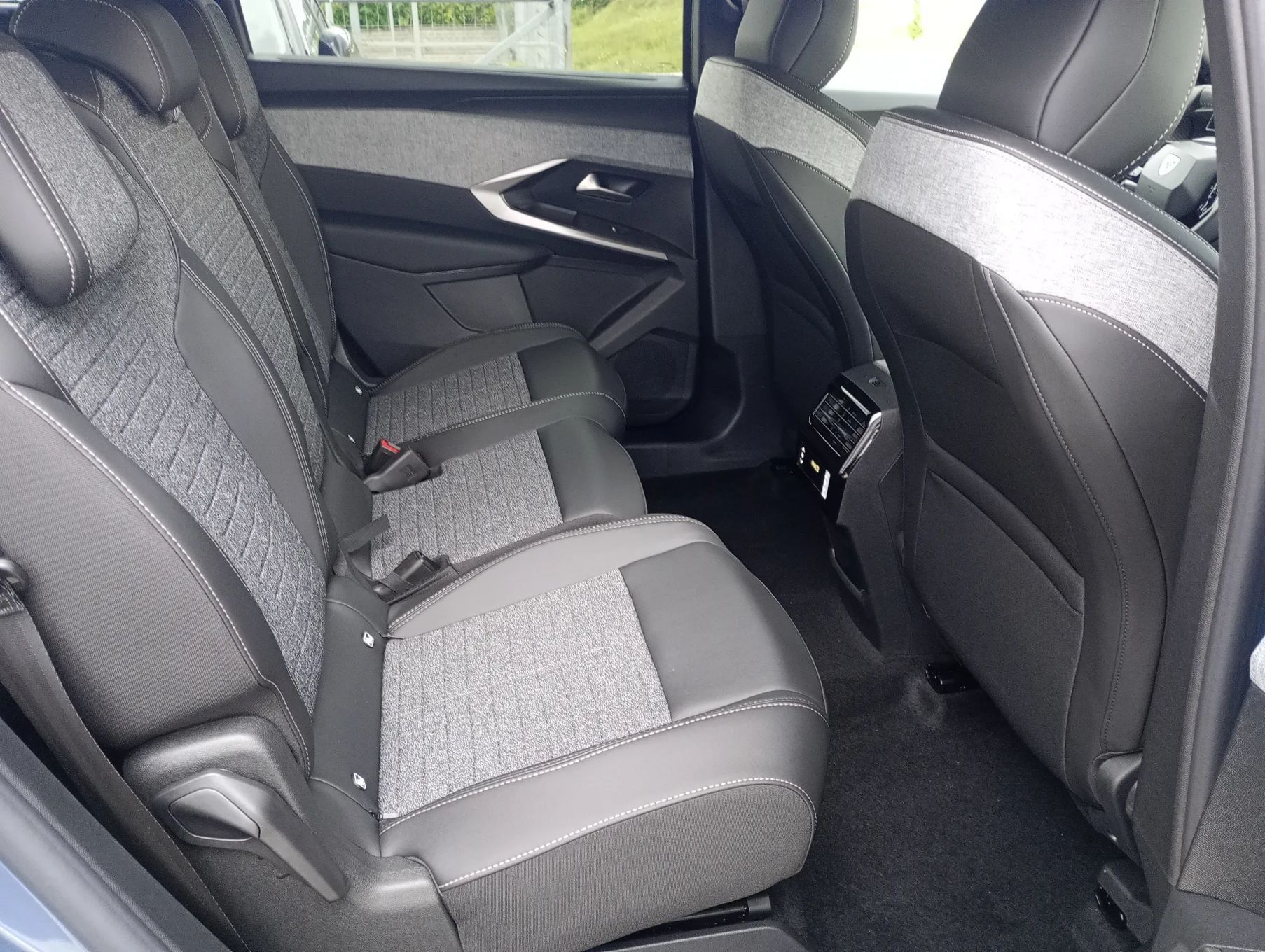 Peugeot 5008 Nowy Allure 145KM Hybryda Automat
