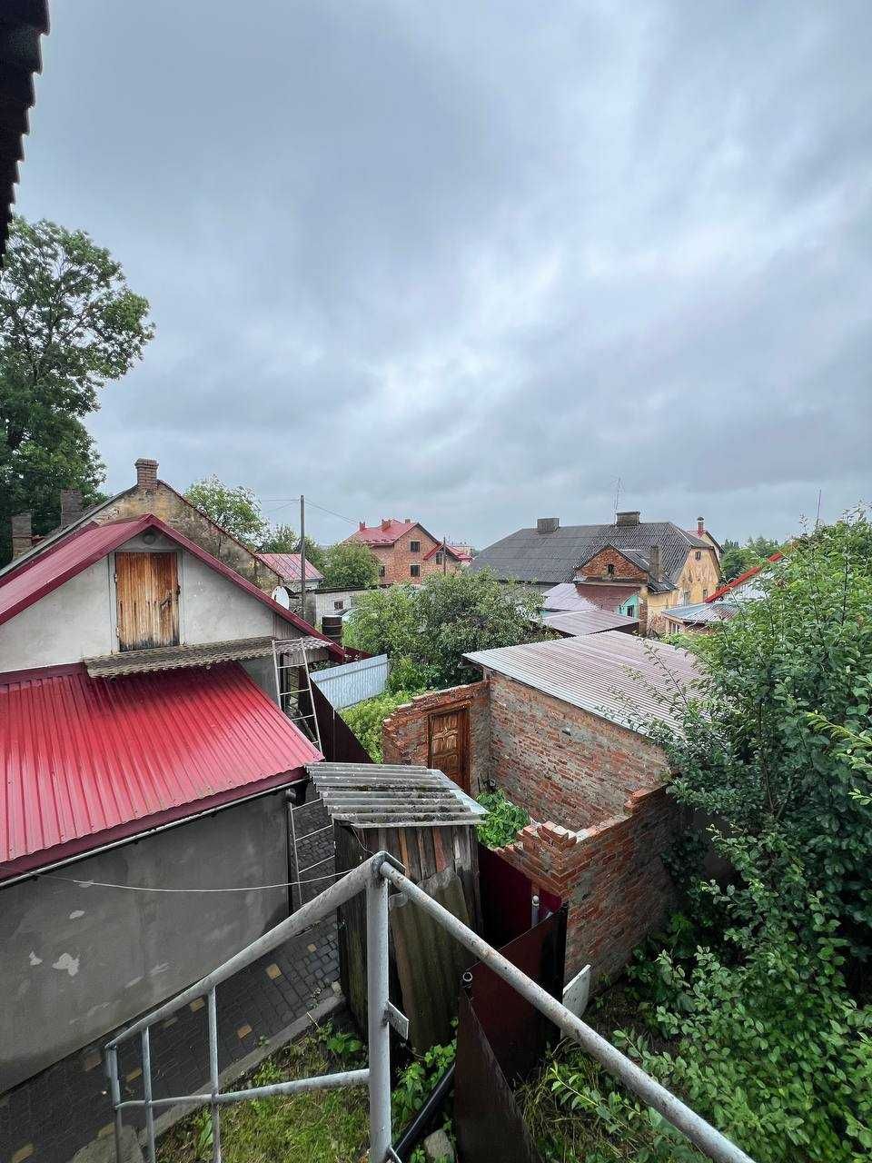 Продається квартира особнякового типу в м. Яворів, вул. Маковея, 22