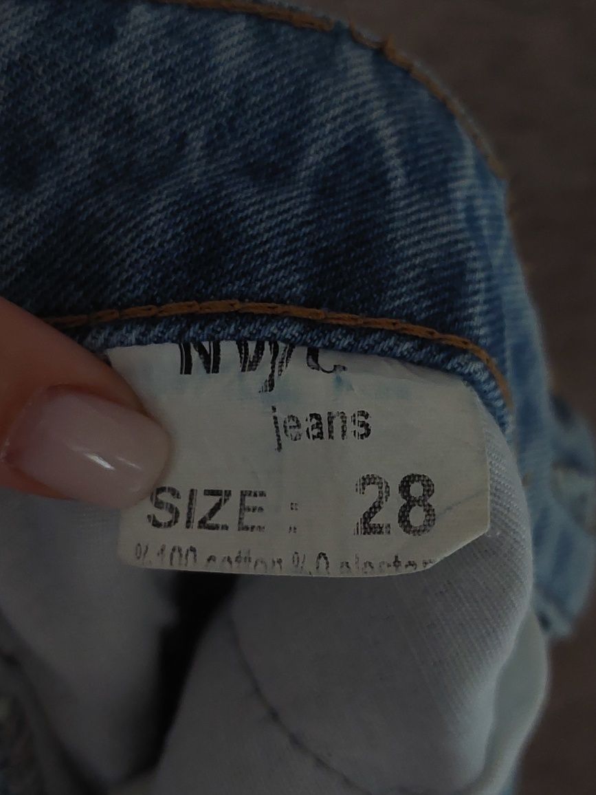 Джинси з розрізами, 28