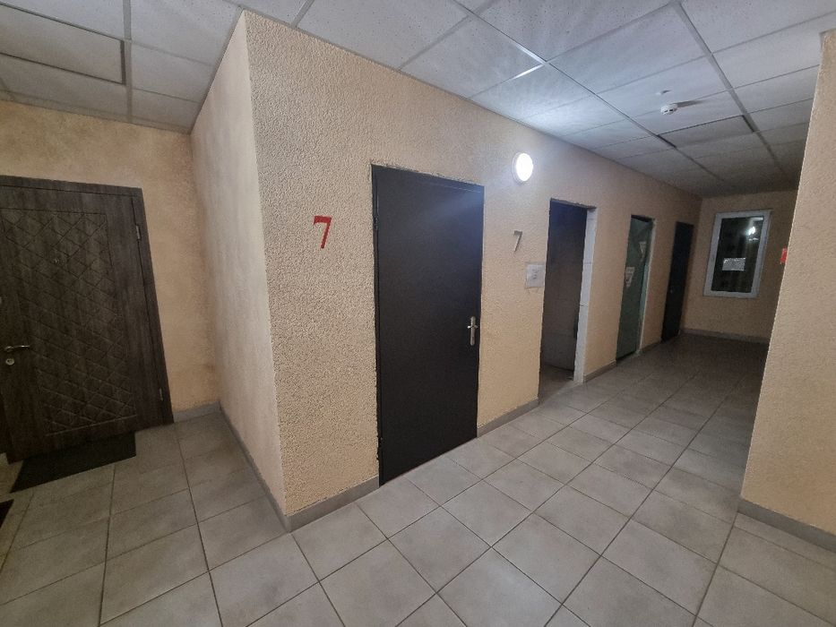 Продам кладовку на этаже. Сахарова 9. Для хранения вещей.