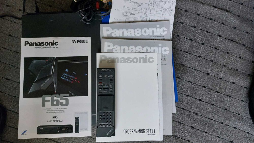 Magnetowid Panasonic NV-F65HQ z kasetami VHS Sony/BASF/AKAI/Panasonic
