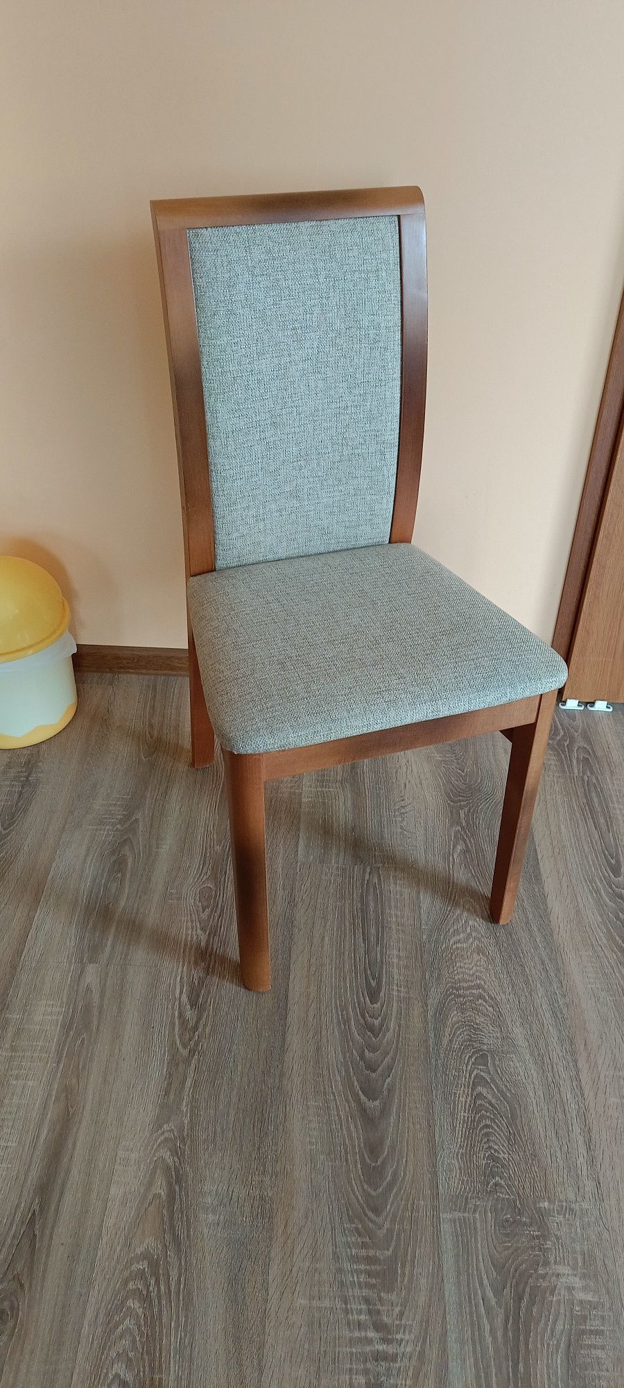 Krzesło tapicerowane sprzedam
