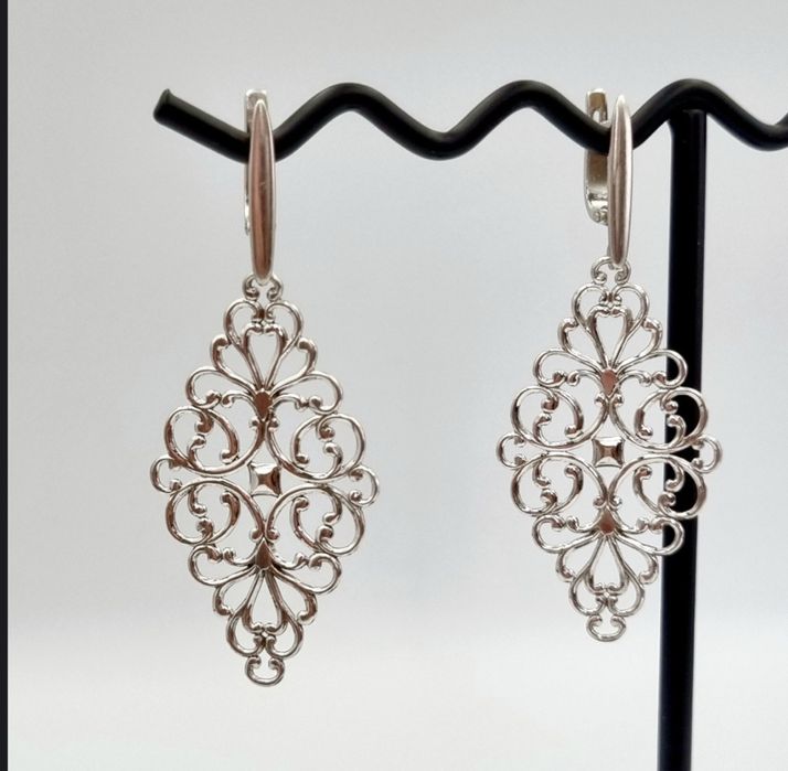 Серебряные сережки очень красивенные 925 пробы