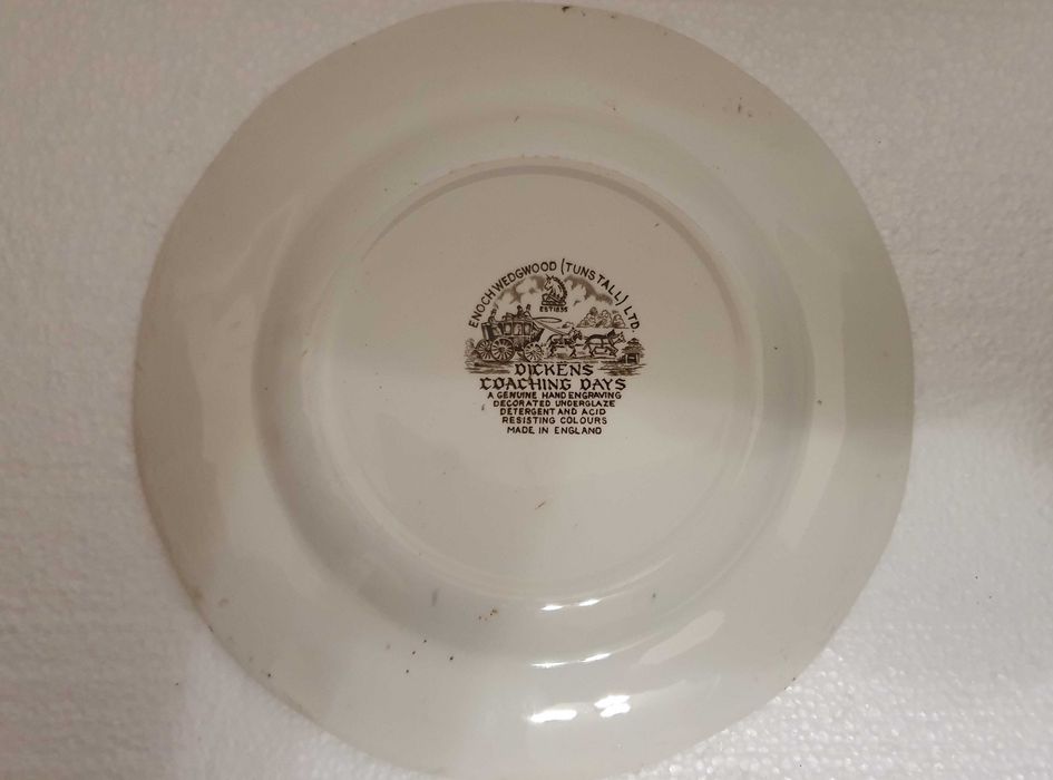 Prato Enoch Wedgwood Tuns Tall - Dickens Coaching Days 1835 - England