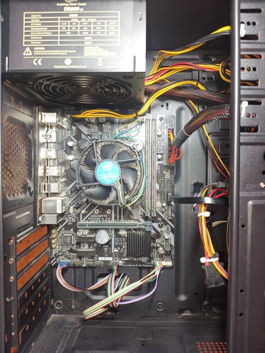 Системний комп'ютерний блок в робочому стані б/в