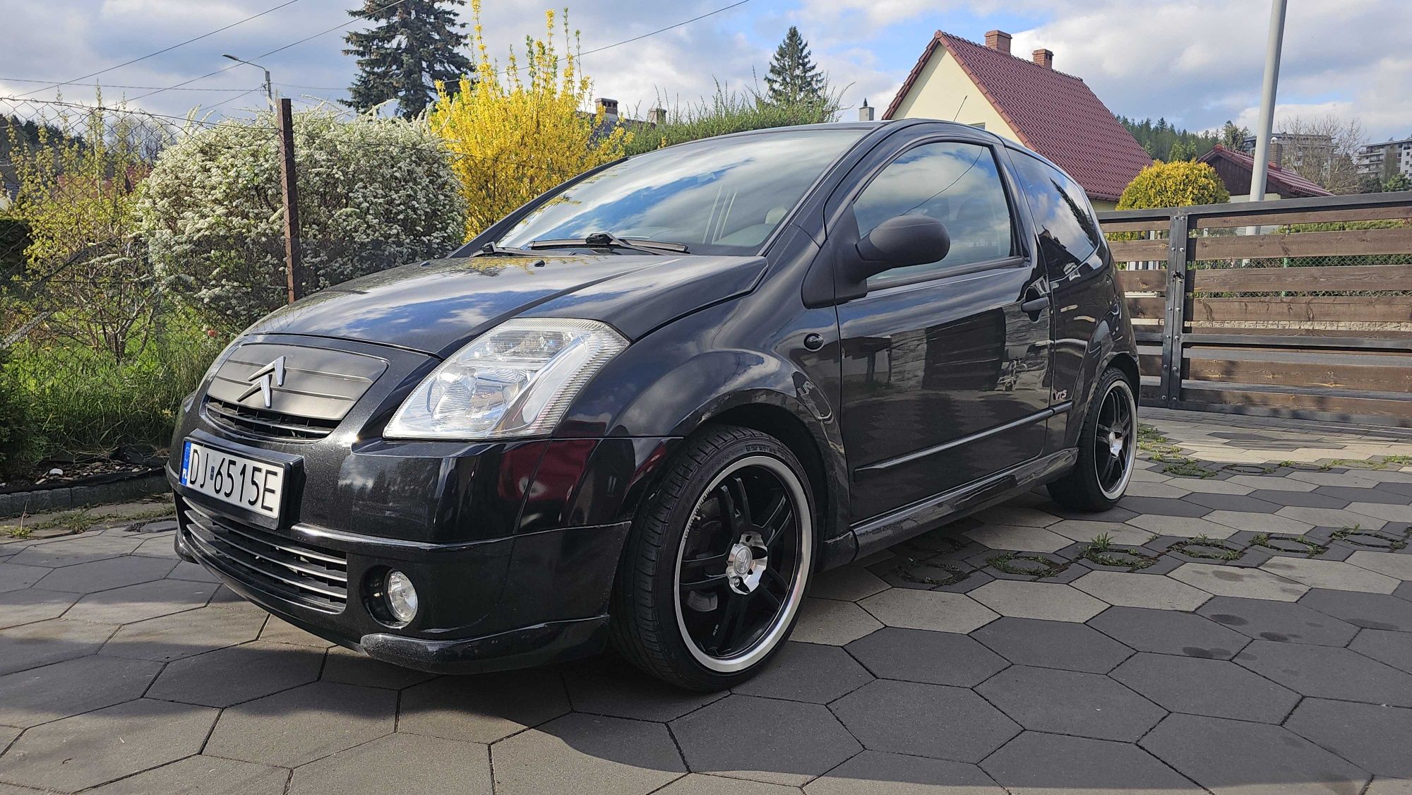 Felgi aluminiowe MOMOCORSE 195/40 R17 wraz z oponami Falken