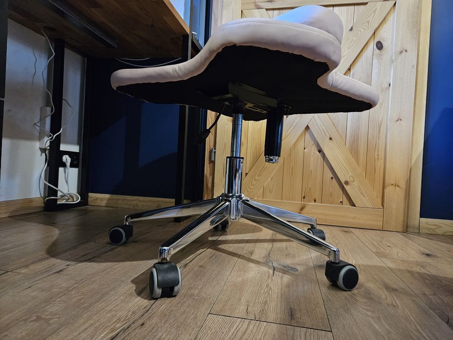 Krzesło biurowe do aktywnego siedzenia – eko skóra, ergonomiczne