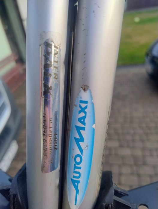 Bagażnik i dachowy automaxi mocowane do dachu