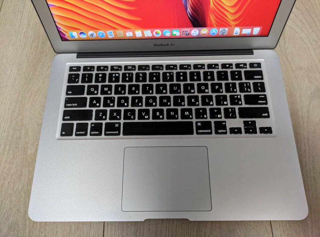 Apple MacBook Air 13" 251GB SSD,Intel Core i5,8GB відмінний стан