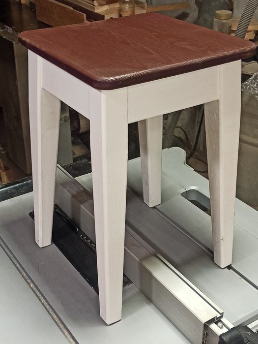 Табурети з дерева