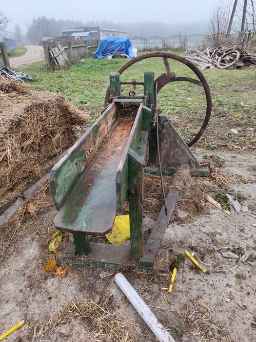 Ręczna sieczkarnia do słomy