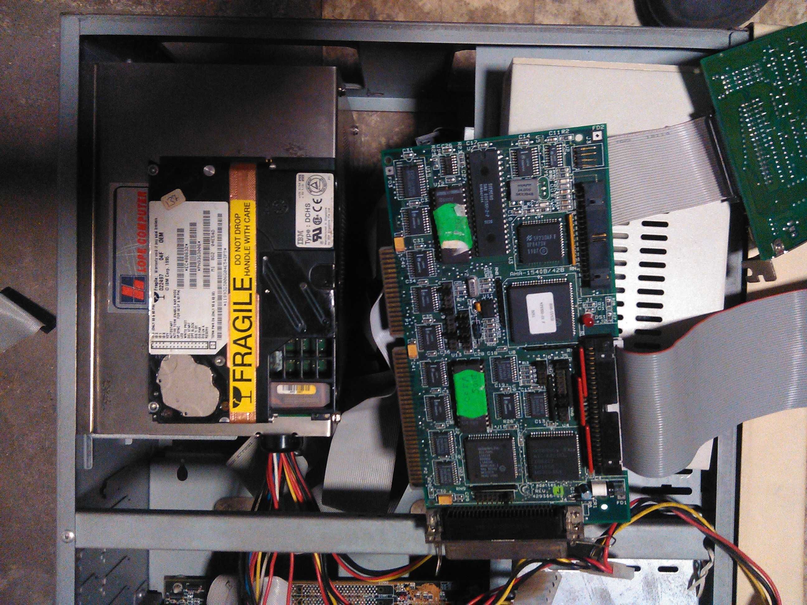 Kontroler SCSI Adaptec na ISA + dysk 4GB IBM