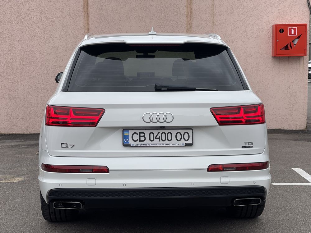 Продам жAUDI Q7 OFICIAL………….