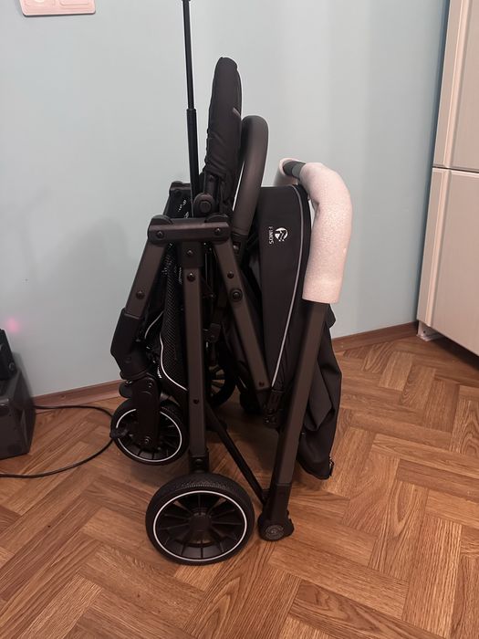 Продам прогулянковий візок Fimos