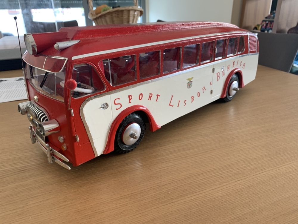 Réplica única autocarro Benfica anos 50