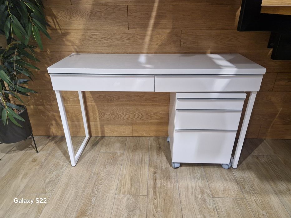 Biurko toaletka bursta ikea besta lakier połysk biala