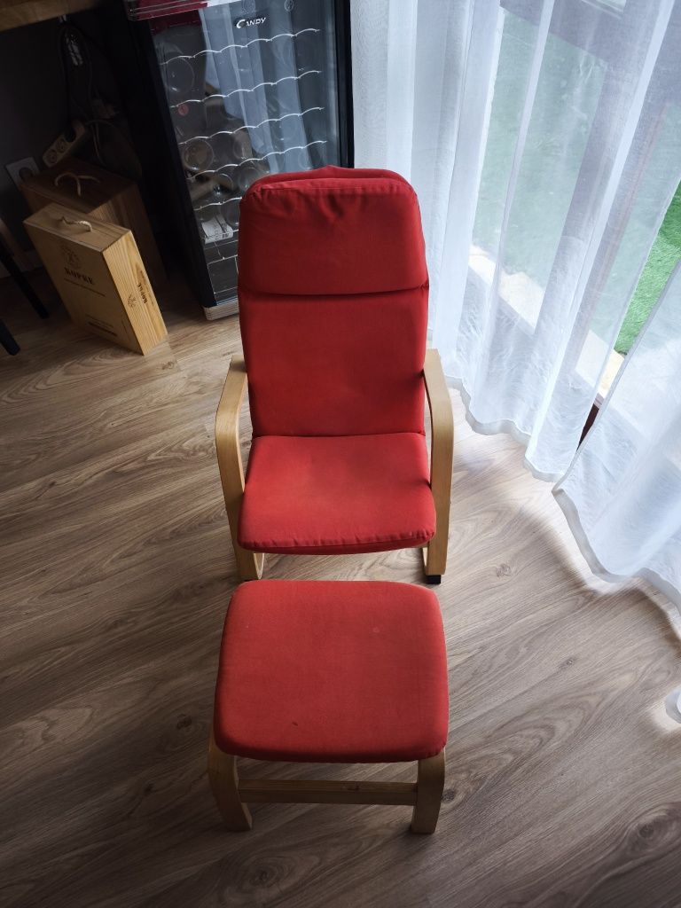 Cadeira de criança vermelha ikea