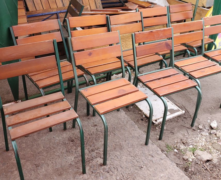 Уличные стулья в отличном состоянии
